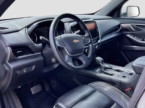 Used 2023 Chevrolet Traverse Premier FWD image 9
