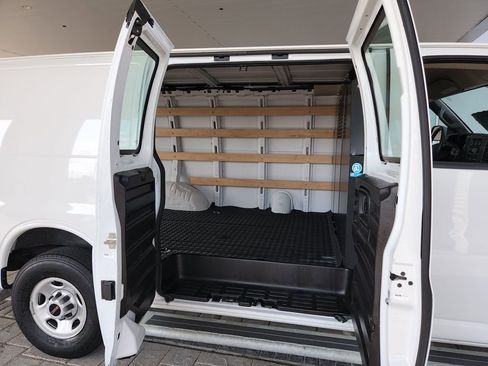 Used 2024 GMC Savana 2500 Work Van w/ Driver Convenience Package image 14