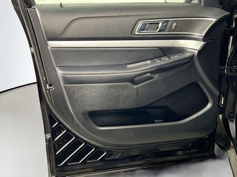 Used 2017 Ford Explorer XLT w/ Equipment Group 202A image 17