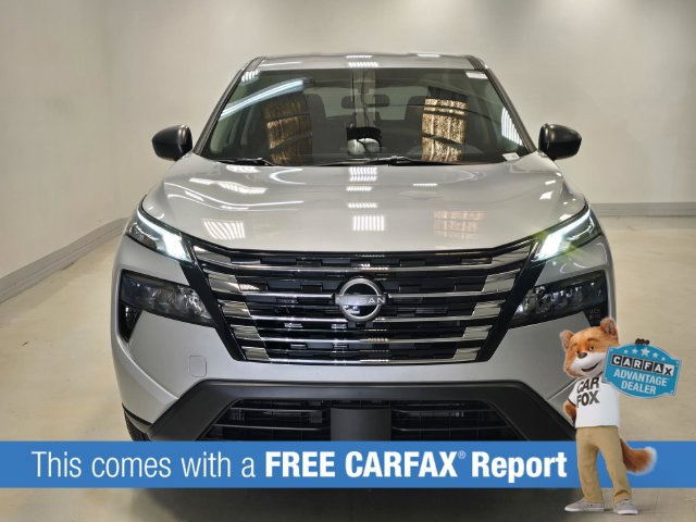 Used 2025 Nissan Rogue S FWD image 2