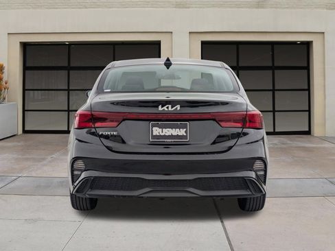 Used 2023 Kia Forte LXS w/ LXS Technology Package FWD image 5