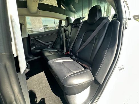 Used 2018 Tesla Model 3 Mid Range image 25