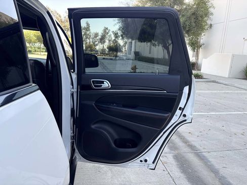 Used 2017 Jeep Grand Cherokee Trailhawk w/ Trailhawk Luxury Group image 16