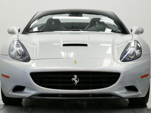 Used 2011 Ferrari California RWD image 4