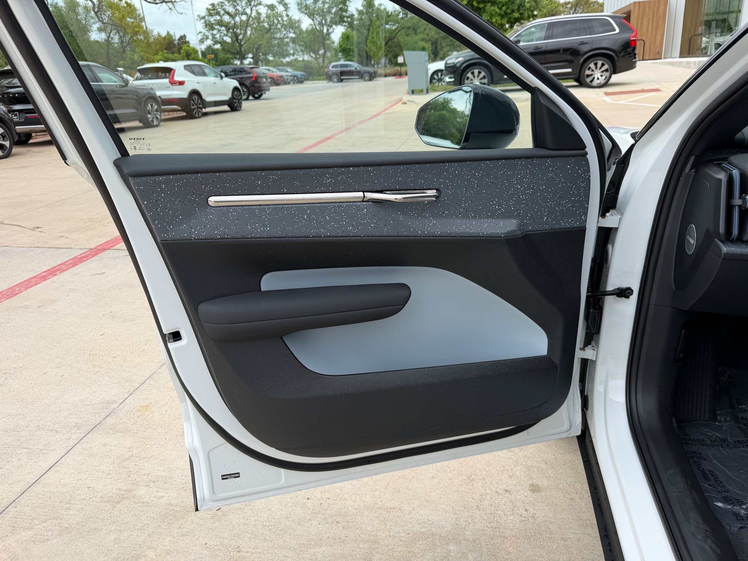 New 2026 Volvo EX30 Ultra w/ Protection Package Premier AWD/4WD image 17