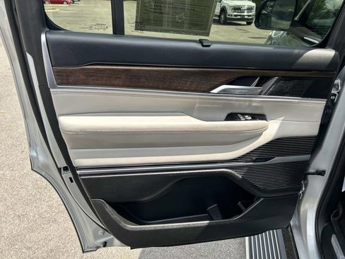 Used 2023 Jeep Grand Wagoneer 4WD image 25