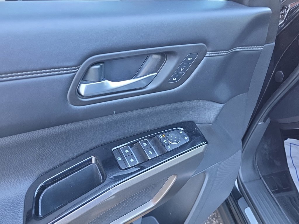 Used 2024 Nissan Pathfinder Platinum AWD/4WD image 16
