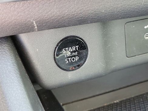 Used 2025 Nissan Rogue SV image 29