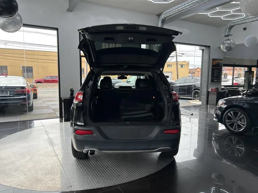 Used 2016 Jeep Cherokee Limited AWD/4WD image 8