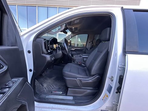 Used 2024 Chevrolet Silverado 2500 LT image 9