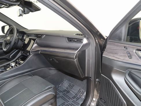 Used 2024 Jeep Grand Cherokee Overland w/ Luxury Tech Group IV image 45