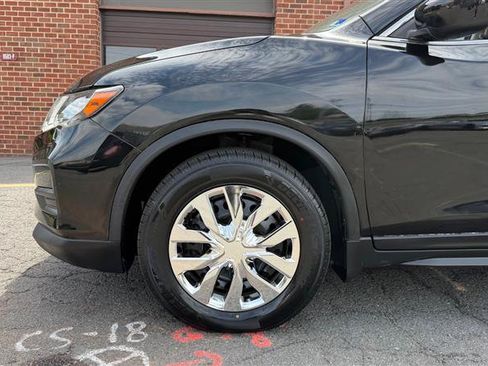 Used 2017 Nissan Rogue S AWD/4WD image 5