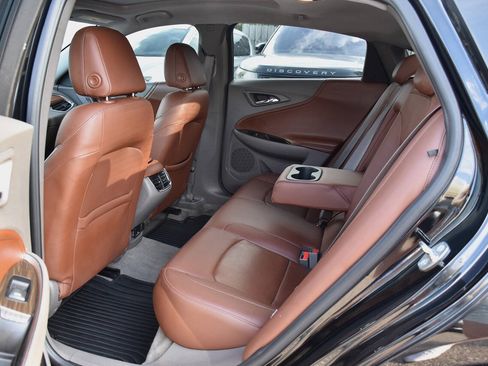 Used 2016 Chevrolet Malibu Premier w/ Driver Confidence Package II FWD image 12