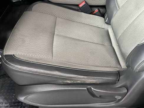 Used 2019 Nissan Titan S image 16