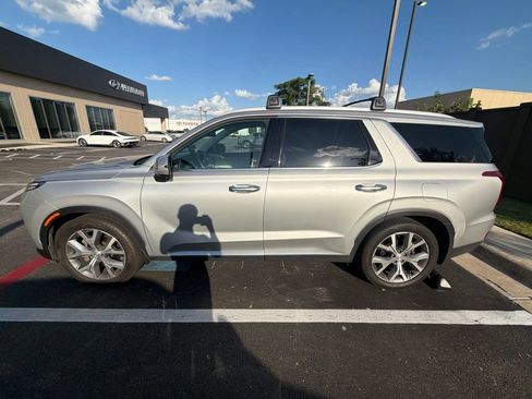 Used 2021 Hyundai Palisade SEL w/ Premium Package FWD image 2