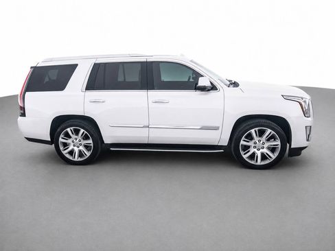 Used 2016 Cadillac Escalade Luxury AWD/4WD image 4