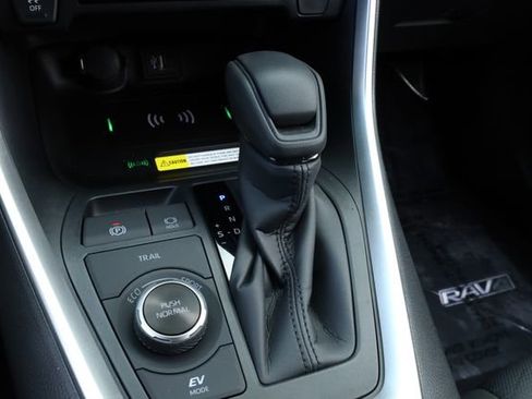 Used 2025 Toyota RAV4 XLE image 6