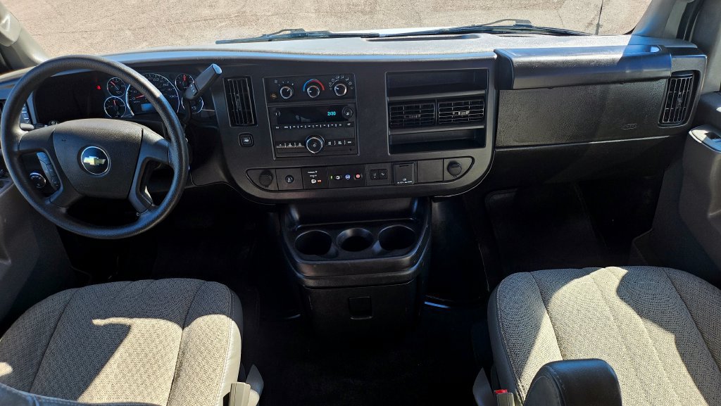 Used 2025 Chevrolet Express 3500 LT w/ LT Preferred Equipment Group RWD image 5