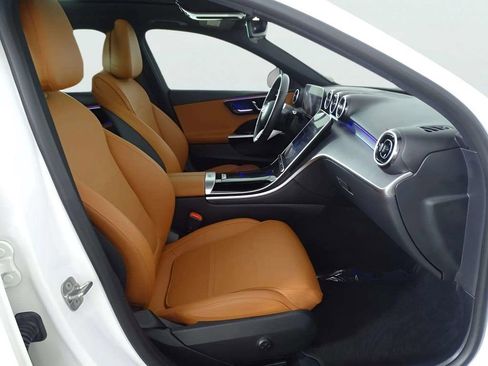 Used 2025 Mercedes-Benz C 300 4MATIC Sedan image 36
