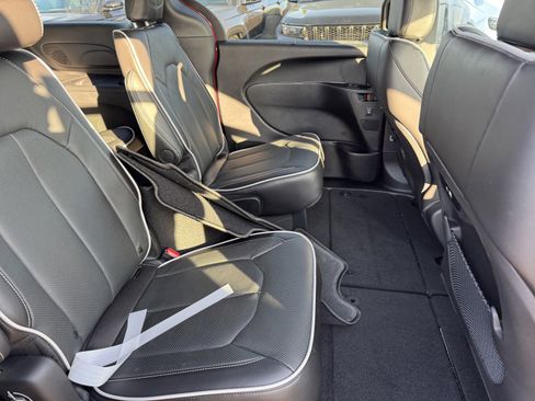 New 2026 Chrysler Pacifica Limited w/ Trailer Tow Group image 9