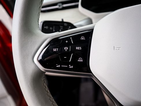 Used 2025 Volkswagen ID. Buzz 1st Edition RWD image 19