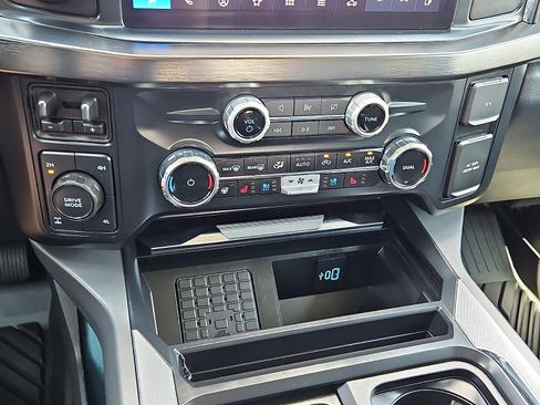 Used 2024 Ford F250 Lariat w/ Lariat Ultimate Package AWD/4WD image 13