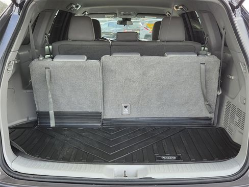 Used 2019 Toyota Highlander LE image 25