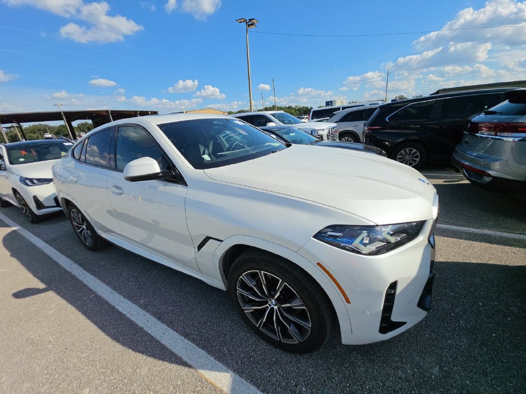 Used 2025 BMW X6 xDrive40i AWD/4WD image 3