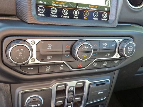 Used 2023 Jeep Gladiator Overland image 21