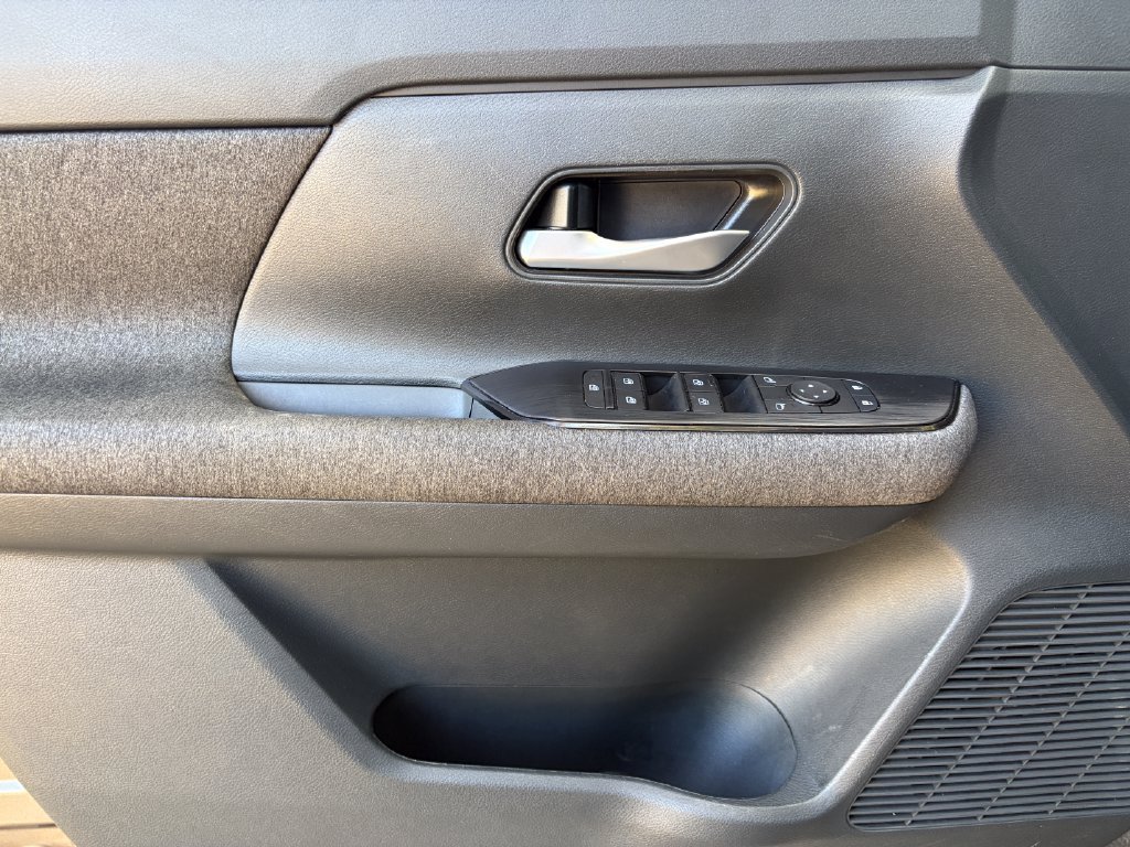 Used 2025 Nissan Kicks SV FWD image 12