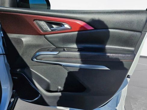 Used 2024 Chevrolet Traverse RS image 38