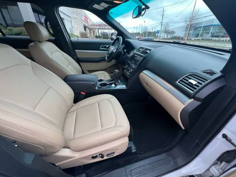 Used 2016 Ford Explorer XLT w/ Equipment Group 202A image 44