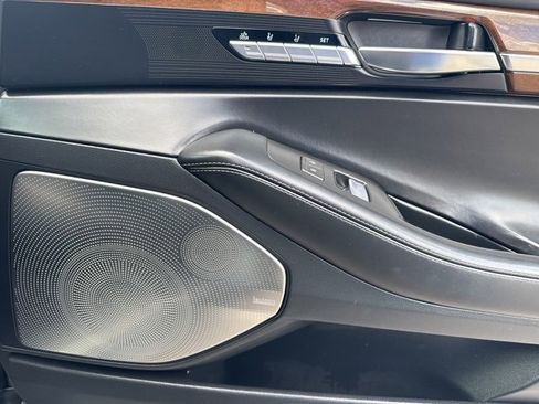 Used 2018 Genesis G90 3.3T Premium image 14