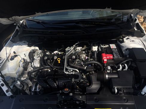 Used 2025 Nissan Altima 2.5 SV FWD image 32