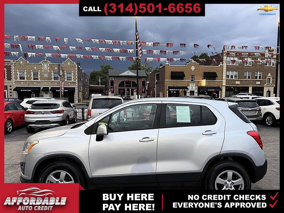 Used 2016 Chevrolet Trax LS AWD/4WD image 2