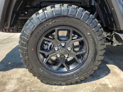 New 2025 Jeep Gladiator High Tide image 23