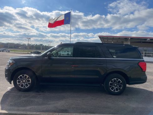 Used 2024 Ford Expedition Max XLT image 4