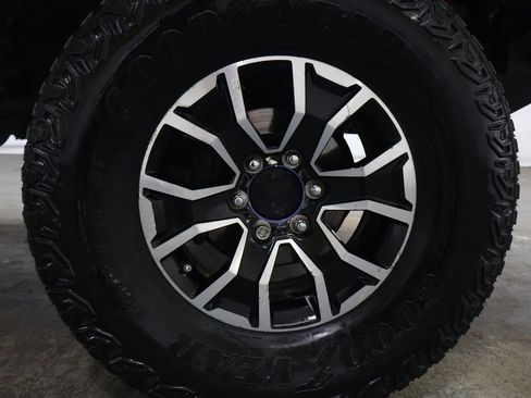 Used 2019 Toyota Tacoma TRD Sport AWD/4WD image 29