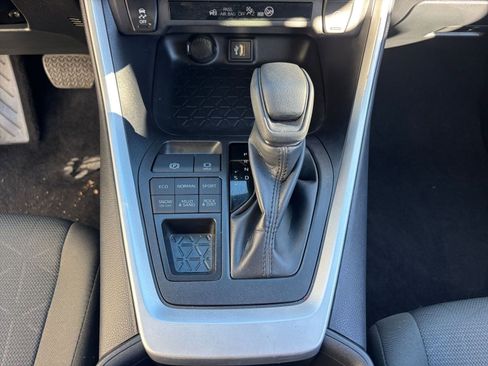 Used 2025 Toyota RAV4 XLE image 41