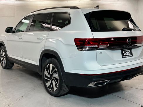 Used 2025 Volkswagen Atlas SE AWD/4WD image 3