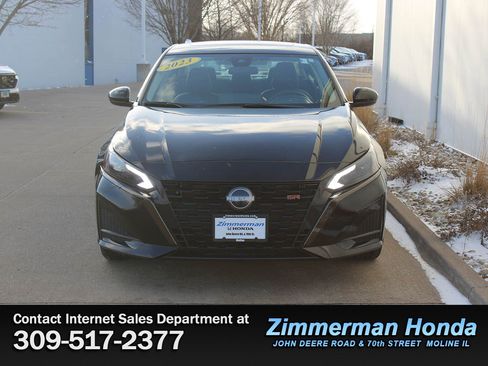 Used 2023 Nissan Altima 2.5 SR w/ SR Premium Package image 4