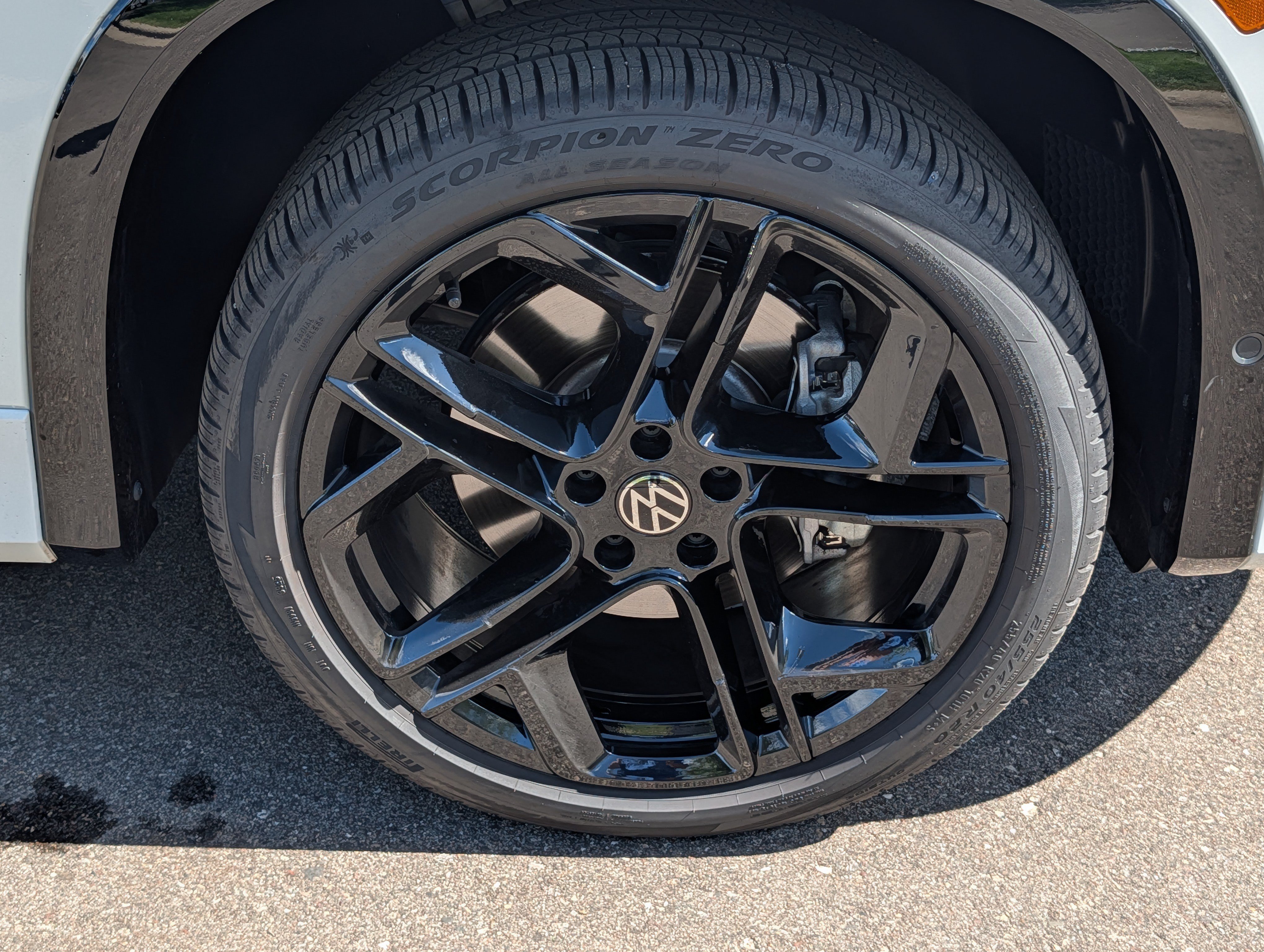 Certified 2026 Volkswagen Tiguan SE R-Line AWD/4WD image 15