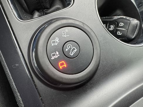 Used 2017 Ford Explorer XLT w/ Equipment Group 202A image 30