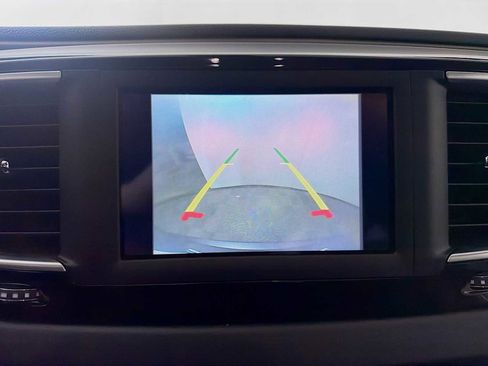Used 2018 Chrysler Pacifica Touring-L FWD image 10