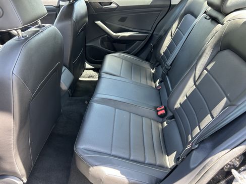 Used 2024 Volkswagen Jetta SE FWD image 15