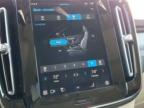 Used 2023 Volvo XC40 B5 Plus w/ Driver Assist Package image 16