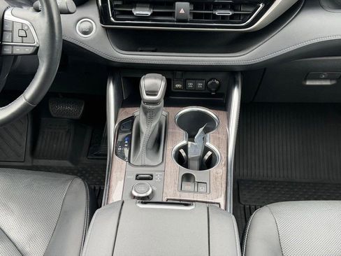 Used 2021 Toyota Highlander Limited AWD/4WD image 16
