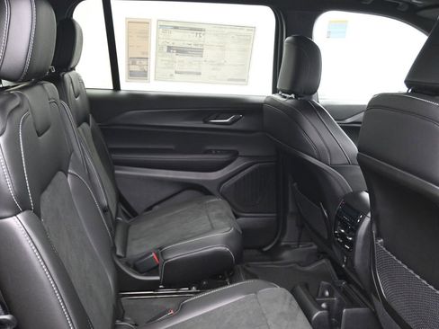 New 2025 Jeep Grand Cherokee L Altitude image 17