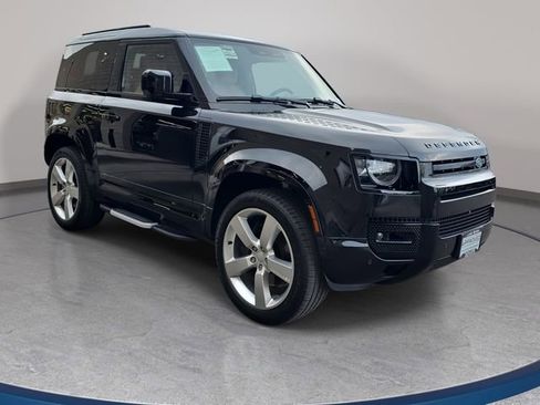 Used 2025 Land Rover Defender 90 X-Dynamic SE image 3