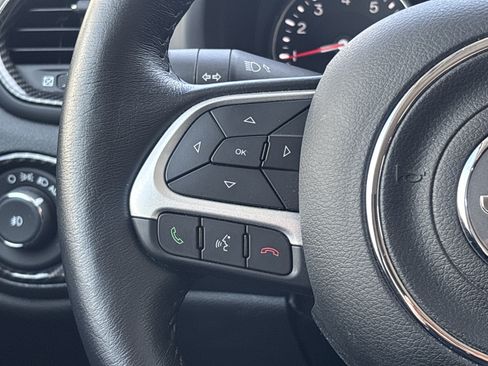 Used 2023 Jeep Renegade Latitude w/ Premium Group AWD/4WD image 5